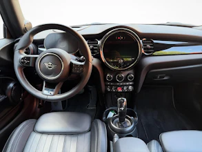 https://vehicle.imgix.net/4365043/db7478f8-a770-45f1-bc6f-154aea210587.jpg