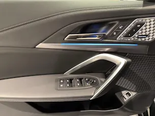 BMW X1 30e xDrive paddles