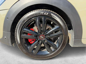 https://vehicle.imgix.net/4365222/25887970-8746-450a-98c2-760b2cf701a3.jpg