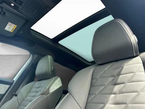 https://vehicle.imgix.net/4365255/de0dde3c-ac03-41e8-a213-3ec9f8836f9a.jpg