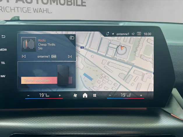 BMW X2 20i sDrive paddles