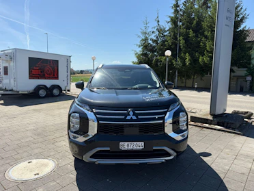 MITSUBISHI OUTLANDER 8