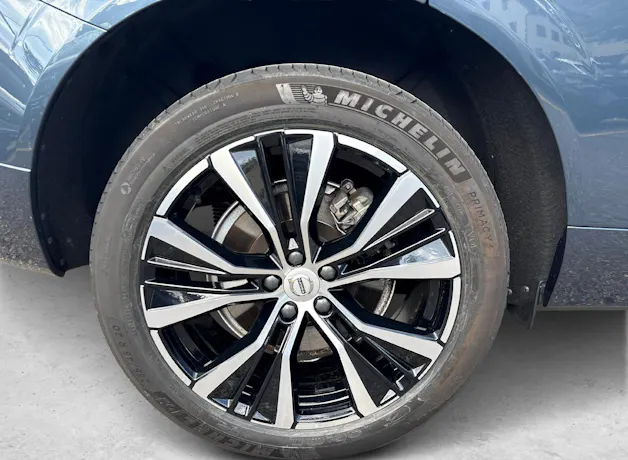 VOLVO XC60 2.0 B6 MH Ultimate Dark AWD