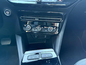 https://vehicle.imgix.net/4365392/3b02d36d-9b79-4b41-83ab-dc50197ce3ee.jpg
