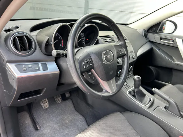 Mazda 3 Hatchback 1.6 Red Edition