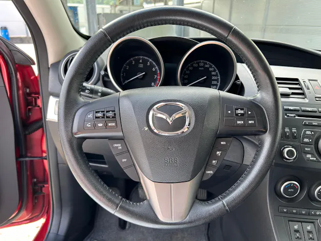Mazda 3 Hatchback 1.6 Red Edition
