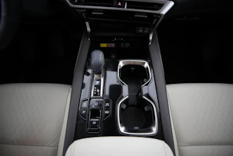 https://vehicle.imgix.net/4365467/8f36d113-fe3e-4c9f-9f95-199e4b6bc7f9.jpg
