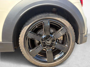 https://vehicle.imgix.net/4365564/13e739ec-f1d2-4e06-ab33-ba06cb43b1b6.jpg