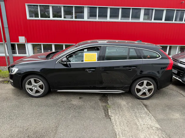 Volvo V60 2.4 D4 Family Ed. AWD