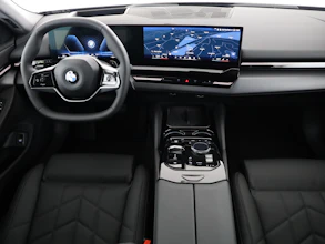 https://vehicle.imgix.net/4365726/e2f085a2-349c-4d96-a3ec-4a0d958efb50.jpg