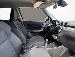 https://vehicle.imgix.net/4365773/d6728592-57cc-46ff-b7b2-6dbc05fa524e.jpg
