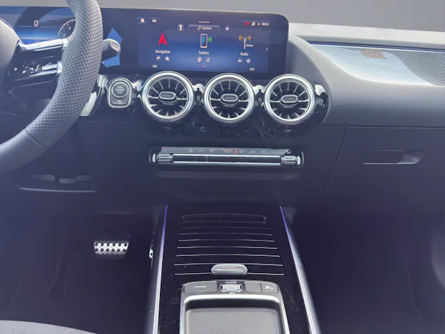 Mercedes-Benz GLA 250 Swiss Star AMG Line 4matic