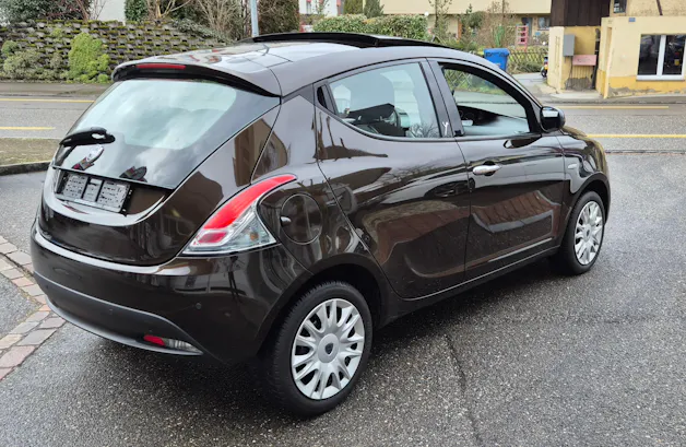 Lancia Ypsilon Platinum Automat mit MFK