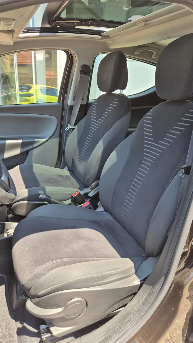 Lancia Ypsilon Platinum Automat mit MFK