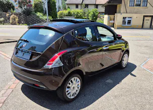 Lancia Ypsilon Platinum Automat mit MFK