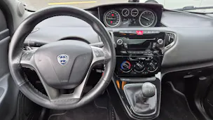 Lancia Ypsilon Platinum Automat mit MFK