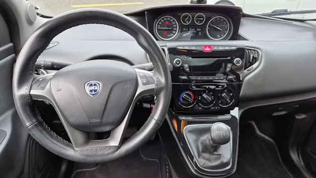 Lancia Ypsilon Platinum Automat mit MFK