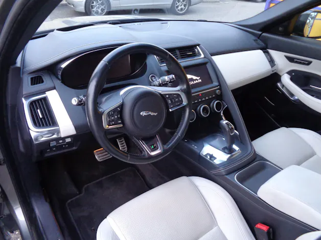 Jaguar E-Pace 2.0 P250 R-Dynamic SE AWD Automatik