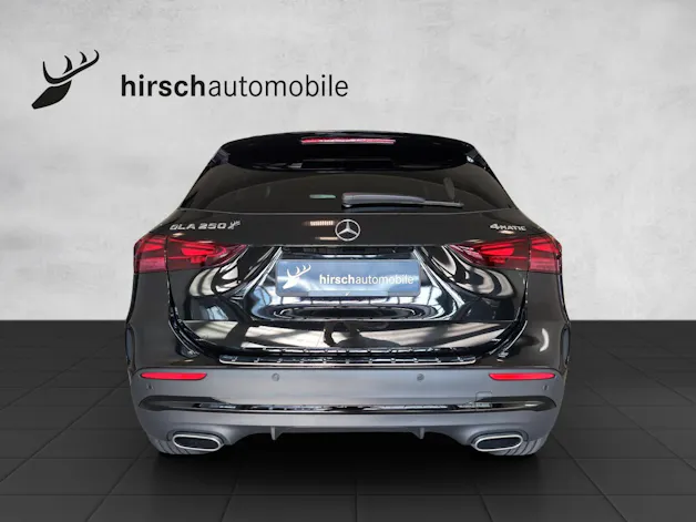 Mercedes-Benz GLA 250 4Matic 8G-DCT Swiss Star