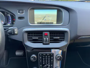 Volvo V40 2.0 T5 Momentum R-Design S/S