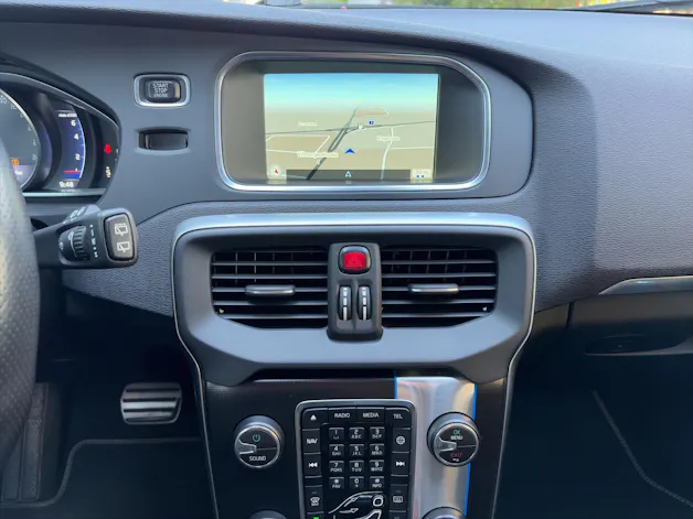 Volvo V40 2.0 T5 Momentum R-Design S/S