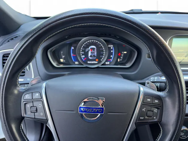 Volvo V40 2.0 T5 Momentum R-Design S/S