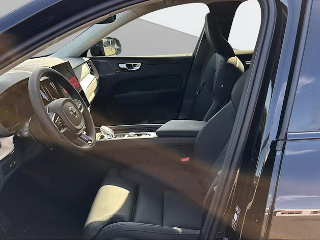 VOLVO XC60 T6 eAWD PluginHybrid Ultra Dark Geartronic