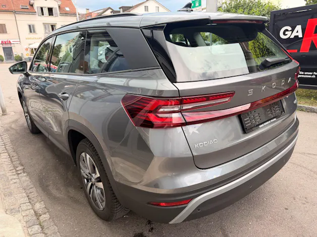 Škoda Kodiaq 2.0 TDI 193 PS 4x4 Selection *** 7 SITZER & TOP AUSSTATTUNG ***