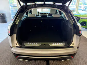 Land Rover Range Rover Velar R-Dynamic P 300 HSE | CH Fahrzeug | Panorama | Oyster | Luftfederung | Lückenlos Service |
