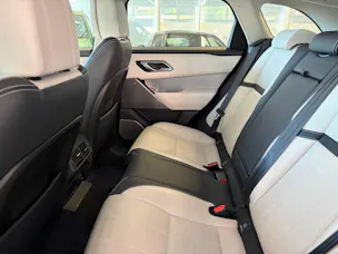 Land Rover Range Rover Velar R-Dynamic P 300 HSE | CH Fahrzeug | Panorama | Oyster | Luftfederung | Lückenlos Service |