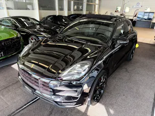 Porsche Macan Turbo PDK | CH Fahrzeug | Swiss Package | 21" | PANORAMA | AHK elektr. | Luftfederung | DAB |