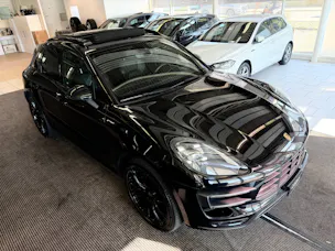 Porsche Macan Turbo PDK | CH Fahrzeug | Swiss Package | 21" | PANORAMA | AHK elektr. | Luftfederung | DAB |
