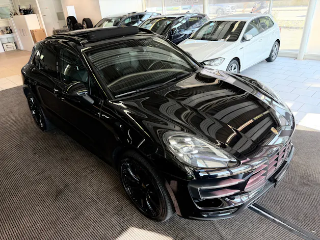 Porsche Macan Turbo PDK | CH Fahrzeug | Swiss Package | 21" | PANORAMA | AHK elektr. | Luftfederung | DAB |