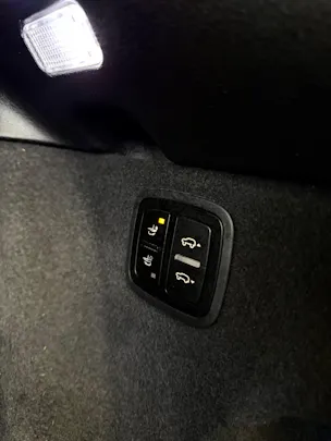 Porsche Macan Turbo PDK | CH Fahrzeug | Swiss Package | 21" | PANORAMA | AHK elektr. | Luftfederung | DAB |