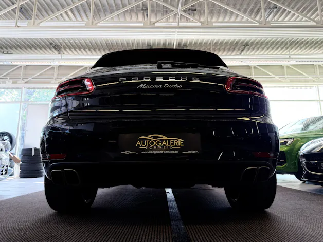 Porsche Macan Turbo PDK | CH Fahrzeug | Swiss Package | 21" | PANORAMA | AHK elektr. | Luftfederung | DAB |