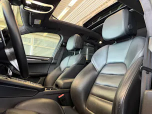 Porsche Macan Turbo PDK | CH Fahrzeug | Swiss Package | 21" | PANORAMA | AHK elektr. | Luftfederung | DAB |