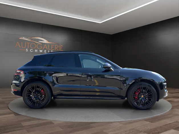 Porsche Macan Turbo PDK | CH Fahrzeug | Swiss Package | 21" | PANORAMA | AHK elektr. | Luftfederung | DAB |