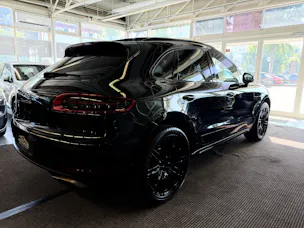 Porsche Macan Turbo PDK | CH Fahrzeug | Swiss Package | 21" | PANORAMA | AHK elektr. | Luftfederung | DAB |