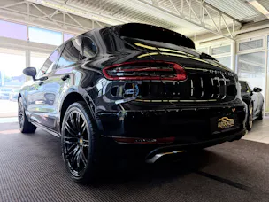 Porsche Macan Turbo PDK | CH Fahrzeug | Swiss Package | 21" | PANORAMA | AHK elektr. | Luftfederung | DAB |
