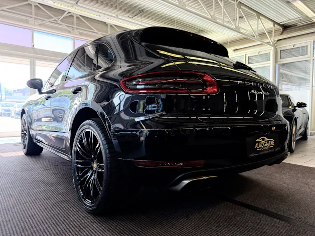 Porsche Macan Turbo PDK | CH Fahrzeug | Swiss Package | 21" | PANORAMA | AHK elektr. | Luftfederung | DAB |