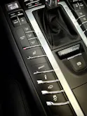 Porsche Macan Turbo PDK | CH Fahrzeug | Swiss Package | 21" | PANORAMA | AHK elektr. | Luftfederung | DAB |
