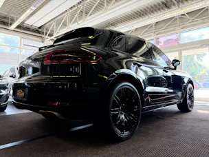 Porsche Macan Turbo PDK | CH Fahrzeug | Swiss Package | 21" | PANORAMA | AHK elektr. | Luftfederung | DAB |