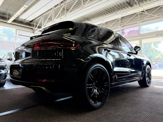 Porsche Macan Turbo PDK | CH Fahrzeug | Swiss Package | 21" | PANORAMA | AHK elektr. | Luftfederung | DAB |