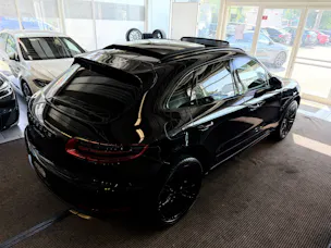 Porsche Macan Turbo PDK | CH Fahrzeug | Swiss Package | 21" | PANORAMA | AHK elektr. | Luftfederung | DAB |