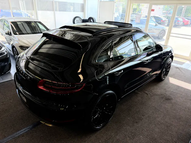 Porsche Macan Turbo PDK | CH Fahrzeug | Swiss Package | 21" | PANORAMA | AHK elektr. | Luftfederung | DAB |
