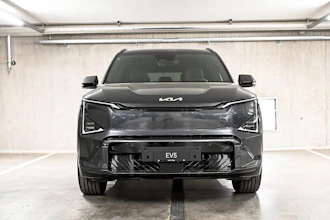 https://vehicle.imgix.net/4366531/f7d58966-a20f-4662-ae30-58e9d2f36024.jpg