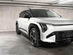 https://vehicle.imgix.net/4366533/8b87928b-ee22-4dd8-8c9a-68ae560cec16.jpg