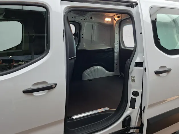 Peugeot e-Partner Kaw. 800 Standard 50 kWh