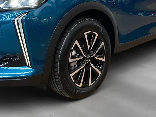 DS Automobiles 3 Hybrid 145 e-DCS6 PALLAS