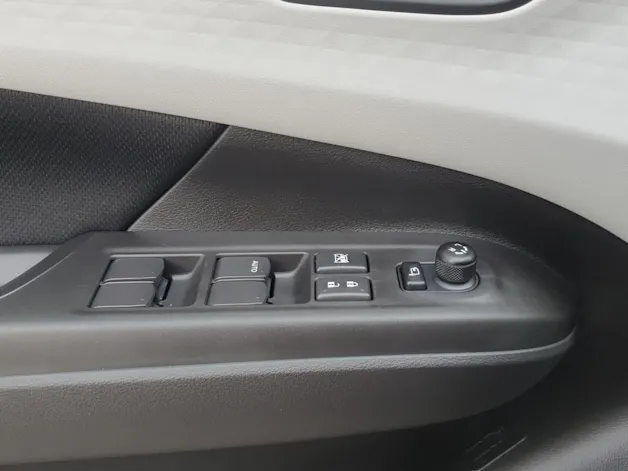 Suzuki Swift 1.2 Sakura Top Hybrid
